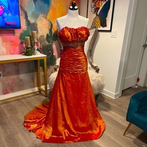 Striking Tony Bowls Strapless Taffeta Gown sz6